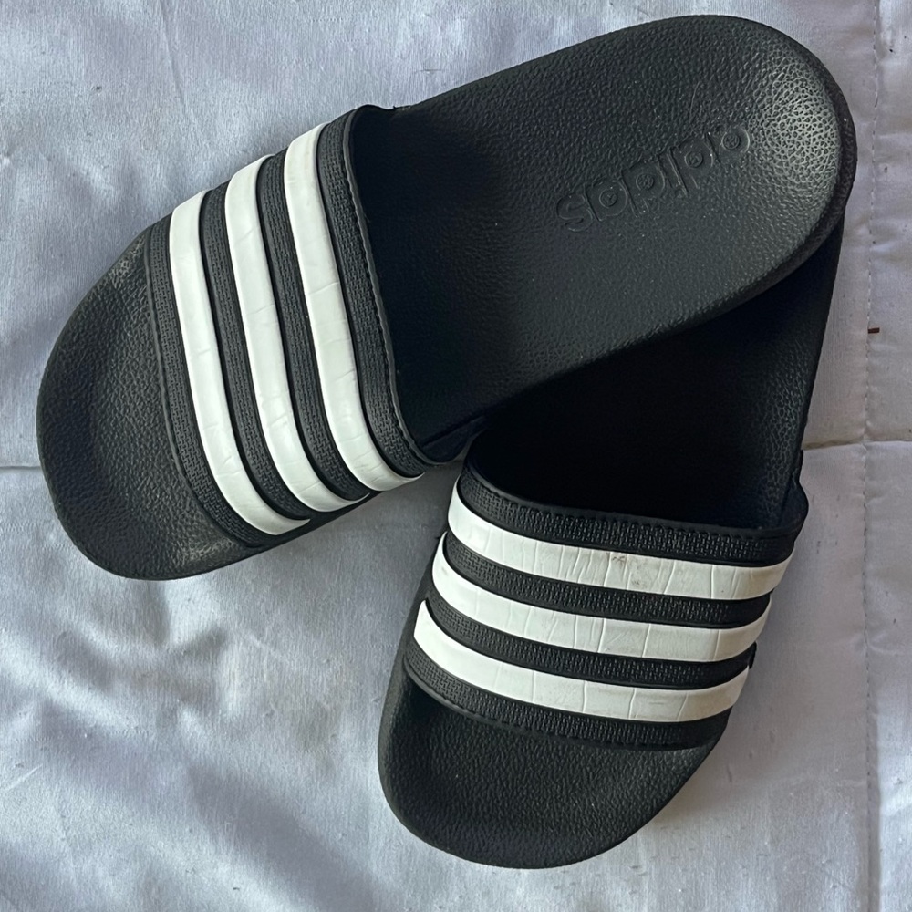 Adidas kids soccer slides, kids size 2